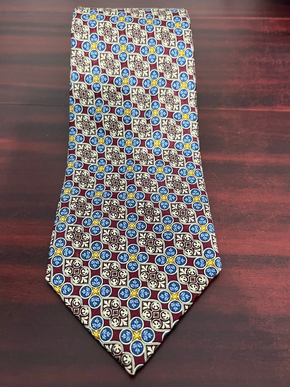Robert Talbott Best of Class Handsewn Silk Necktie Blue Red Medallion USA